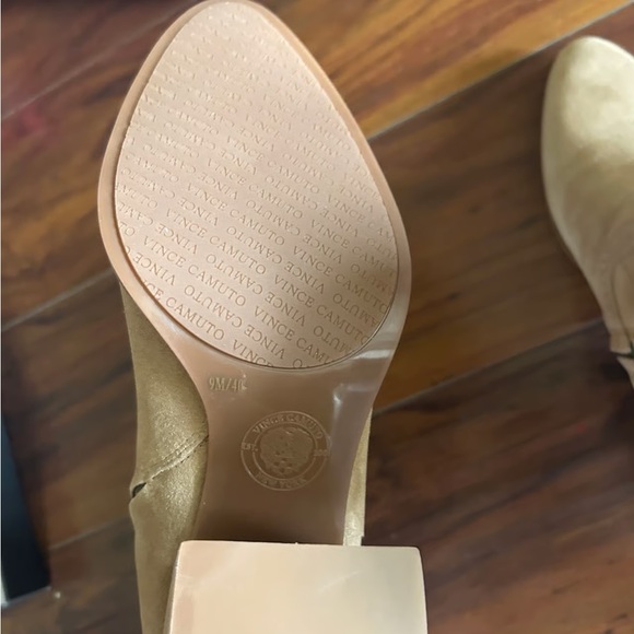 Elegant Tan Heeled Boots - Picture 7 of 7